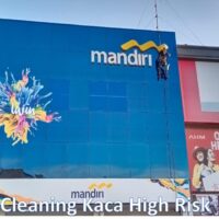 Jasa Cleaning Kaca High Risk