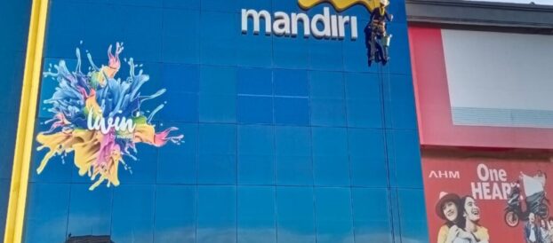 Jasa Cleaning Kaca High Risk